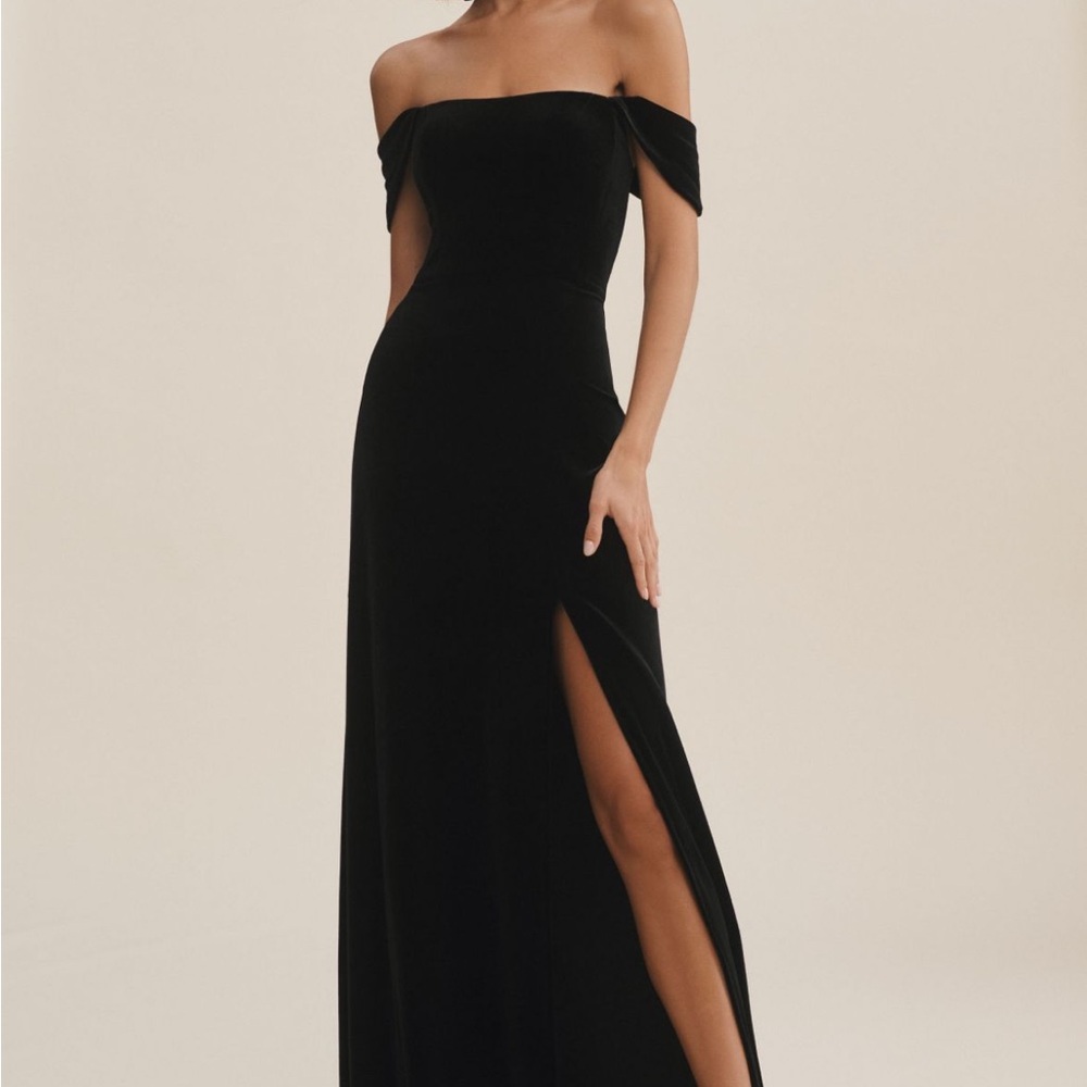 NWT JENNY YOO ISSA OFF-THE-SHOULDER STRETCH VELVET COLUMN GOWN